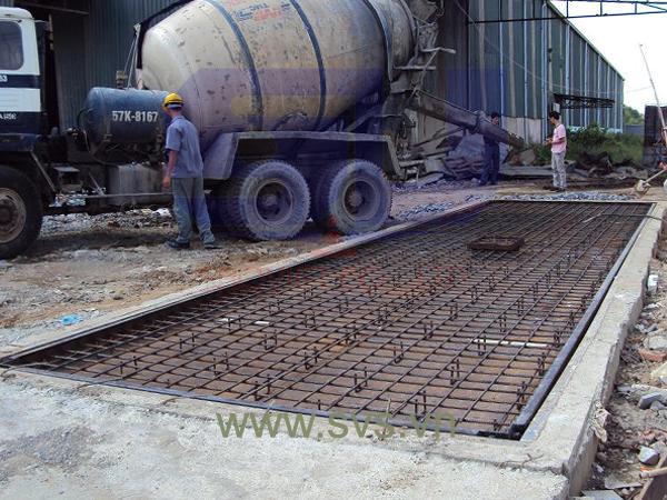 Cân ô tô cân xe tải bàn cân nửa thép nửa bê tông kiểu cân nửa nổi TS09