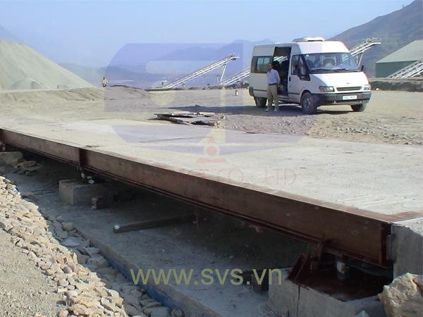 Cân ô tô cân xe tải bàn cân nửa thép nửa bê tông kiểu cân nổi TS10