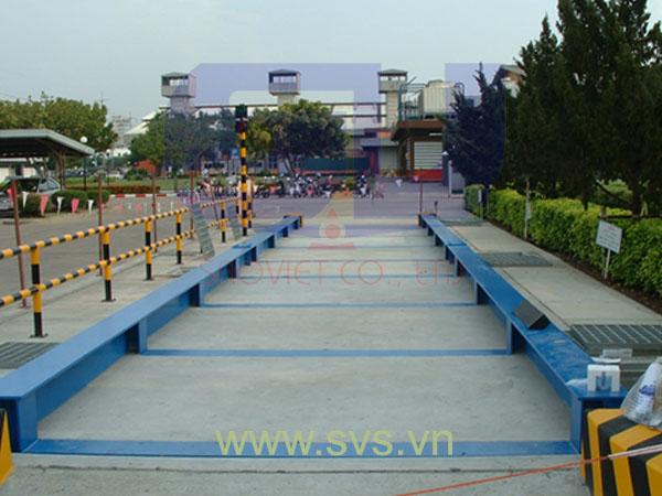 Cân ô tô cân xe tải bàn cân nửa thép nửa bê tông kiểu cân nổi WB05